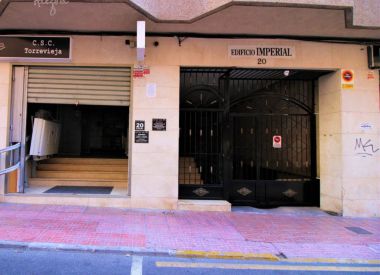 Store in Torrevieja (Costa Blanca), buy cheap - 184 900 [71652] 2