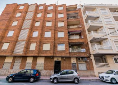 Apartments in Torrevieja (Costa Blanca), buy cheap - 82 000 [72178] 2