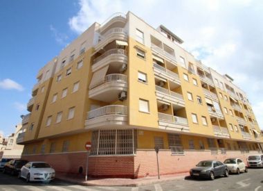 Apartments in Torrevieja (Costa Blanca), buy cheap - 90 000 [72011] 1